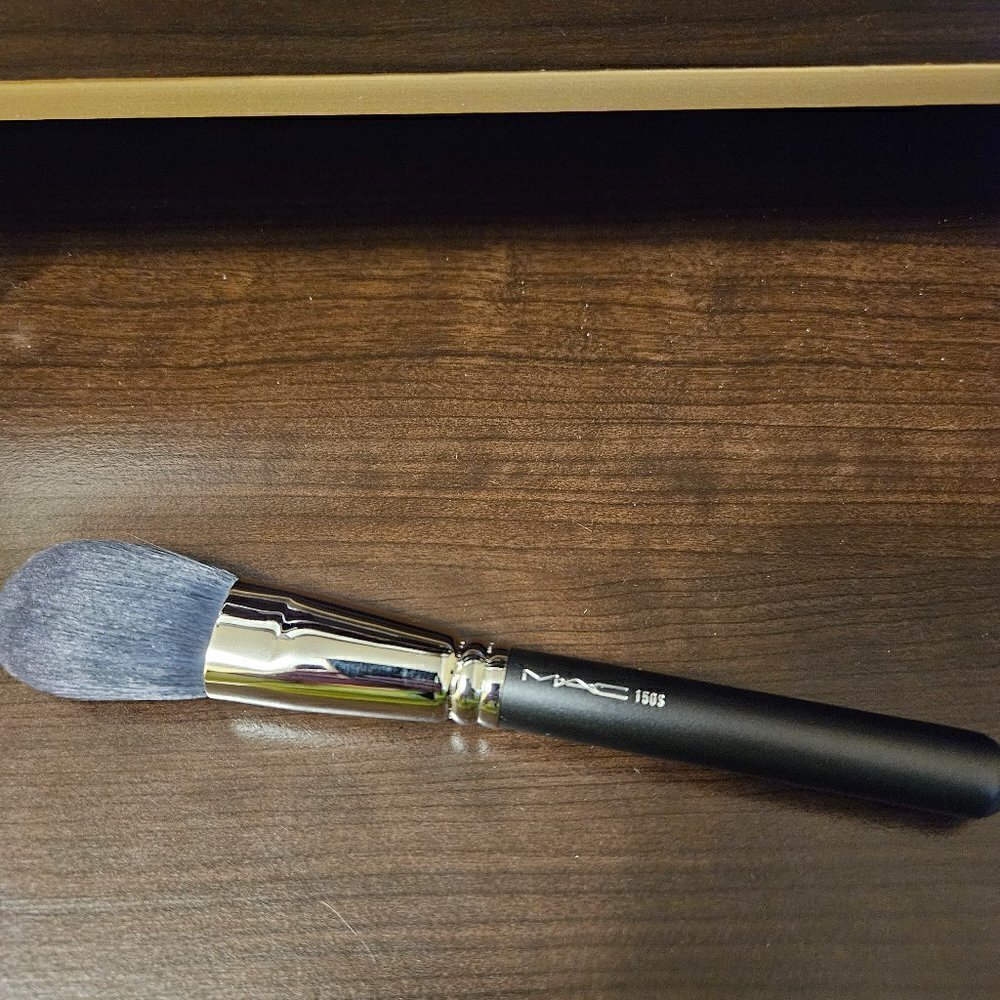 MAC 150 SYNTHETIC LARGE POWDER BRUSH (NIB)